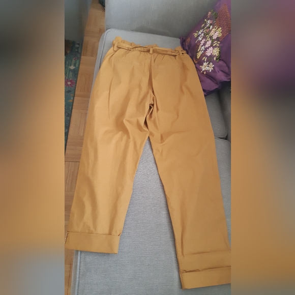 Forever 21 cropped pants. Size: xs fits a small as well. Worn once. - Picture 6 of 8